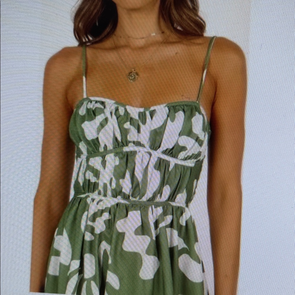 New Green Payton Tropical Print Shirred Bodice Slimming Flowy Beach Midi Large - Picture 2 of 15